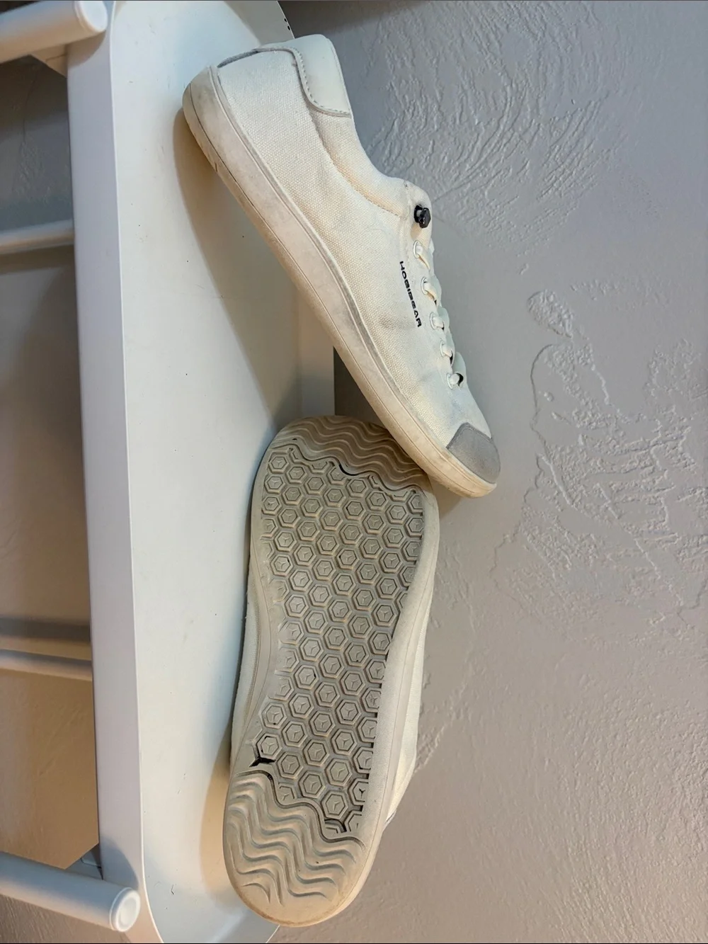 Hobibear Men's Low-Top Canvas Sneakers in Cream with Gray Accents